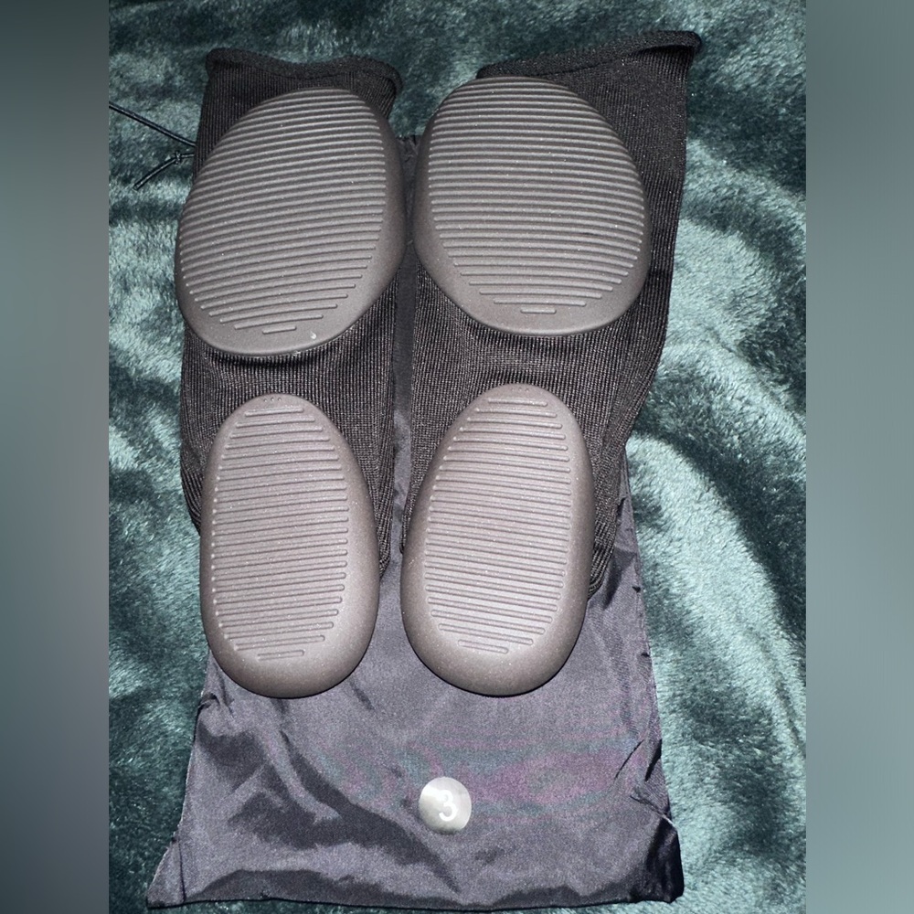 I wear a size 10 & they are to big they will forsure fit a person size11 perfect